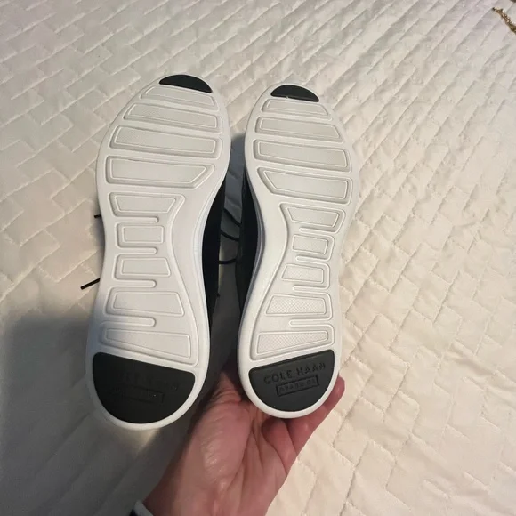 Cole Haan Women’s Black with Tan Detail Oxfords NWT - Picture 2 of 5